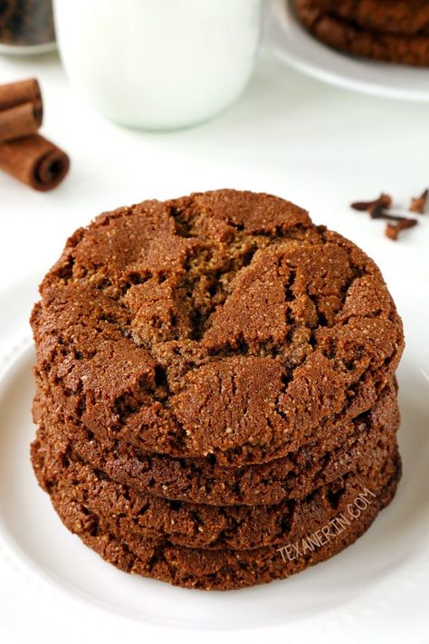 Paleo Gingerbread Cookies (vegan) - Texanerin Baking Paleo Gingerbread Cookies, Paleo Gingerbread, Cookies Aesthetic, Paleo Cookies, Paleo Baking, Ginger Bread Cookies Recipe, Cookies Vegan, Paleo Sweets, Ginger Cookies