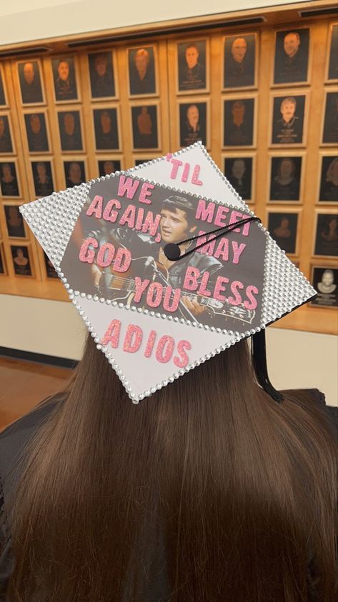 #ElvisPresley #ElvisPresleyGraduationCap Elvis Graduation Cap, Louis Tomlinson Graduation Cap, Elvis Memes, Movie Place, Graduation Hats, Graduation Cap Decoration Diy, High School Graduation Cap, Grad Cap Designs, Cap Decoration