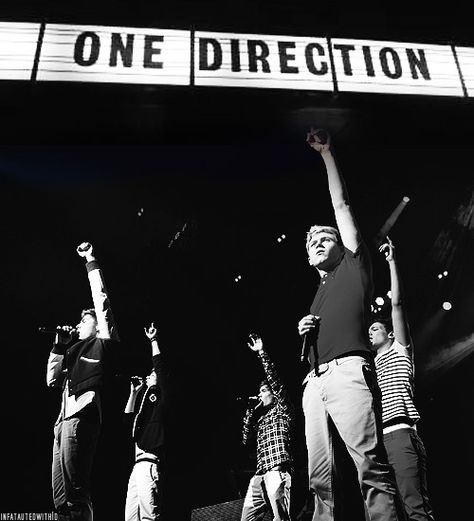 Four One Direction, Gambar One Direction, One Direction Wallpaper, One Direction Photos, Normal Guys, One Direction Humor, One Direction Pictures, Family Show, 1d And 5sos