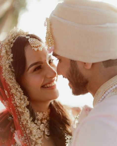 WeddingSutra.com on Instagram: "From traditional to contemporary, @ayushilunia and @sidmotiani's Mumbai wedding was a perfect blend of extravagance and elegance! Swipe left to catch the highlights of their special day. Bride: @ayushilunia Groom: @sidmotiani Venue: Novotel Juhu, Mumbai Bride's Outfit: @shyamalbhumika Groom's Outfit: @korabynm Saree: @sabyasachiofficial Groom Suit: @raissondetrebygovindamehta Fashion Stylist: @beesandbaubles Makeup Artist: @nehajain.artistry Hair Stylist: Vivah Mandap, Bride Groom Photoshoot, Indian Wedding Pictures, Indian Wedding Poses, Mumbai Wedding, Bride Photos Poses, Groom Photoshoot, Engagement Photography Poses, Indian Wedding Photography Couples