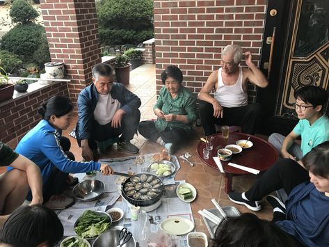 Korean Family Dinner, Family At Restaurant, Family Dinner Reference, Korean Family Dinner Aesthetic, Family Dinner Aesthetic, Group Of Friends Dinner Aesthetic, Family Eating At Restaurant, Eating Out Aesthetic Restaurant With Friends, Family Dinner