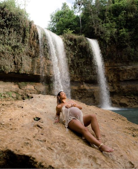 Pregnancy Photoshoot Beach, Dani Leigh, Mama Photo, Waterfall Pictures, Maternity Photography Poses Pregnancy Pics, Couple Pregnancy Photoshoot, Waterfall Photo, Maternity Photography Couples, Baby Announcement Photos