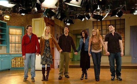 25 Things You Didn’t Know About the Sets on “Friends” Matt Leblanc, Friends Cast, Ross Geller, Joey Tribbiani, Friends Moments, Friends Series, Phoebe Buffay, Tv Screen, Chandler Bing