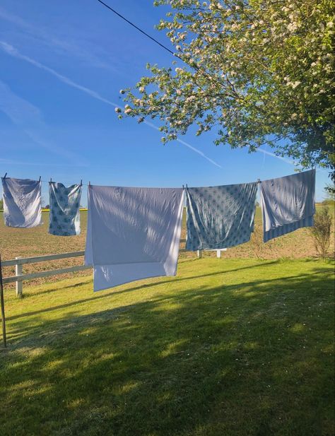 Drying Laundry, Living Slow, Cozy Lifestyle, Line Drying, Swedish Cottage, Baking Homemade, Seasonal Living, Aesthetic Cottagecore, Still Life Photos