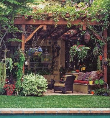 Sandy Koepke-02-1 Kindesign Mediterranean Patio, Backyard Designs, Pergola Design, Outside Living, Ideas Patio, Pergola Plans, Pergola Kits, Pergola Patio, Pergola Designs