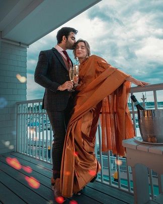 Engagement Photography Poses, Wedding Photoshoot Props, Indian Wedding Couple, Wedding Brides, Wedding Photoshoot Poses, Indian Wedding Photography Poses, Wedding Couple Poses Photography, Wedding Couple Poses, Couple Picture Poses