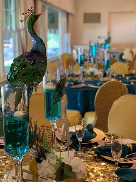 Peacock Party Theme, Peacock Party Decorations, Peacock Wedding Decorations, Teal Gold Wedding, Peacock Christmas Decorations, Peacock Birthday Party, Peacock Birthday, Peacock Centerpieces, Peacock Party