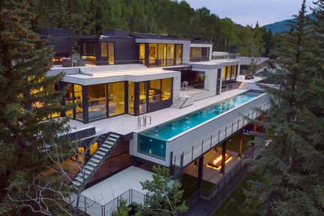 Spectacular Mountainside Home With Heated Lap Pool [Video] Modern Mountain Lodge, Glass Bottom Pool, Lap Pool Designs, Air Lounge, San Myshuno, Casa Cook, Minimalist House, Living Art, Forest Road