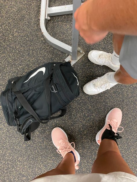 Soft Launch Boyfriend Gym, Couple Working Out Together Aesthetic, Gym Date Aesthetic, Active Couple Aesthetic, Couple Workout Pictures, Couple Running Aesthetic, Running Couple Aesthetic, Athletic Couple Aesthetic, Gym Couple Aesthetic Faceless