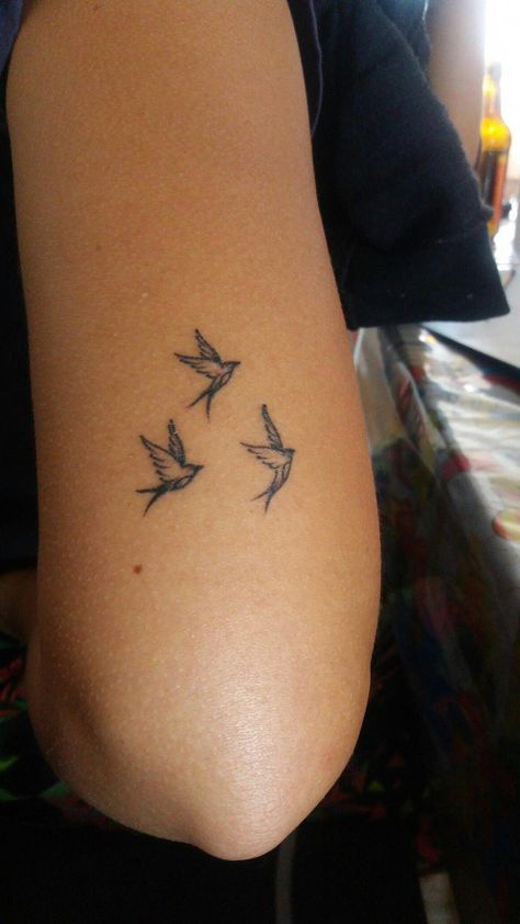 Best Small Tattoo Placement Ideas For Female 9EB Tiny Bird Tattoos, Small Tattoos With Meaning, Muster Tattoos, Petite Tattoos, Discreet Tattoos, Subtle Tattoos, Dainty Tattoos, Tattoo Designs And Meanings, Small Tattoo Designs