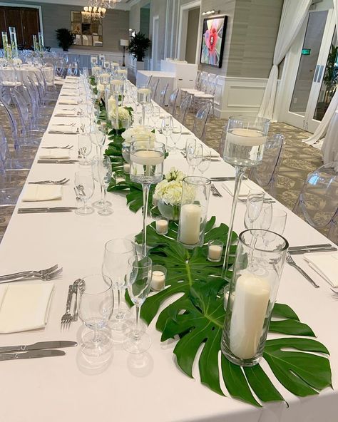 Monstera Leaf Wedding Table Decor, White Green Gold Tropical Party, Tropical Leaves Table Decor, Wedding Aisle Decorations Outdoor Beach, Tropical Leaf Wedding Decor, Monstera Leaf Party Theme, Monstera Leaf Table Decor, Palm Wedding Centerpieces, Monstera Leaf Centerpiece