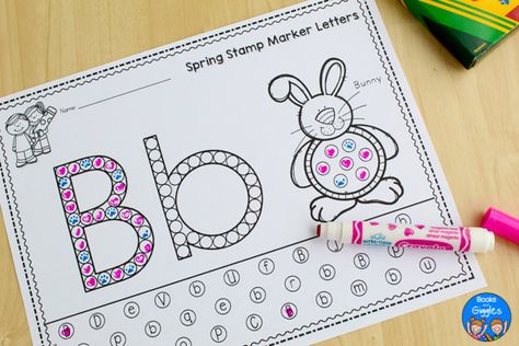 Free alphabet worksheets that kids can fill in with stamp markers! Here's an engaging activity to reinforce letter recognition and introduce letter sounds. Letter Dobber Sheets, Alphabet Journal Preschool, Free Alphabet Worksheets, Bubble Activities, Alphabet Activities Kindergarten, Letter Recognition Worksheets, Spring Stamps, Multisensory Activities, Kids Stamps