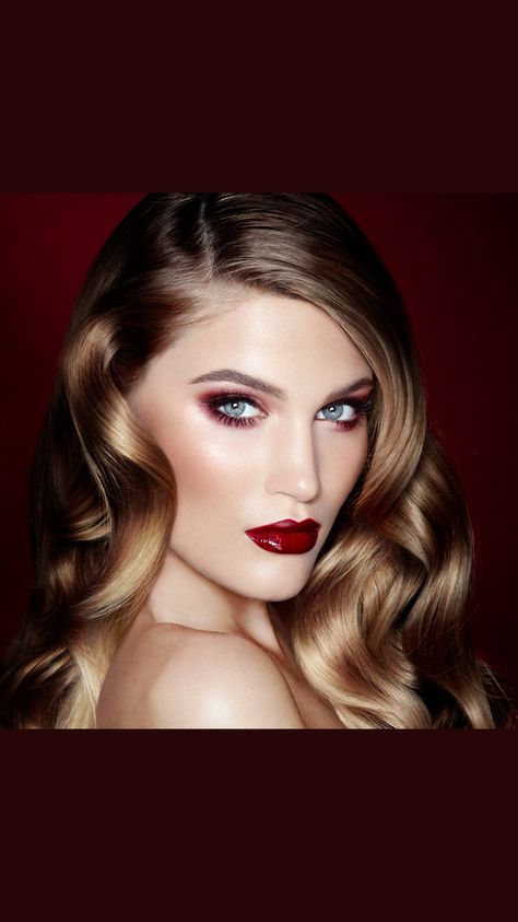 Plum Smokey gold Burgundy Wedding Makeup, Wedding Makeup Burgundy, Vamp Makeup, Burgundy Makeup Look, Makeup Look Ideas, Luxury Palette, Burgundy Makeup, Brown Makeup, Makijaż Smokey Eye