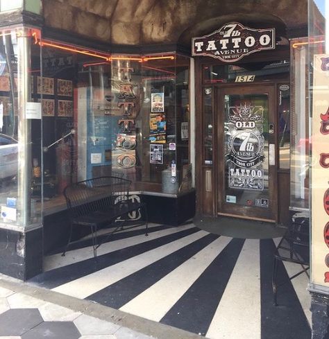 Tattoo Shop Aesthetic Grunge, Goth Tattoo Shop, Tattoo Shop Exterior, Tattoo Parlor Interior, Tattoo Parlor Aesthetic, Tattoo Shop Ideas, Tattoo Parlor Decor, Tattoo Shop Aesthetic, Shop Remodel