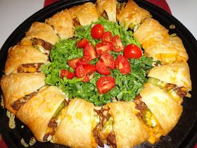 Cheeseburger Ring, Appetizers For Party Crowd Pleasers, Party Appetizers Easy Crowd Pleasers, Party Crowd, Best Party Appetizers, Meat Appetizers, Crescent Roll Recipes, Party Appetizers Easy, Cheese Burger