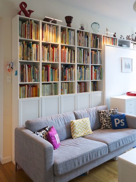 Bookcase Behind Sofa, Diy Storage Sofa, Ideas Decoracion Salon, Behind Sofa, Bookshelves In Living Room, Home Library Design, Ikea Home, Design Mom, 아파트 인테리어