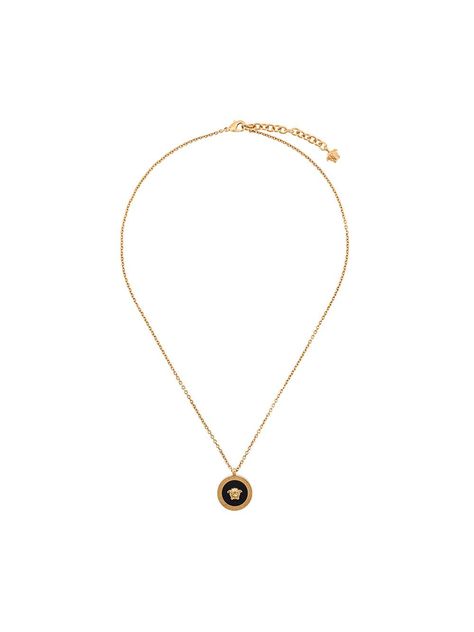 VERSACE VERSACE PENDANT NECKLACE - GOLD. #versace Versace Pendant, Medusa Pendant, Versace Necklace, Necklace Length Chart, Versace Gold, Necklace With Pendant, Versace Jewelry, Detailed Necklace, Green With Envy