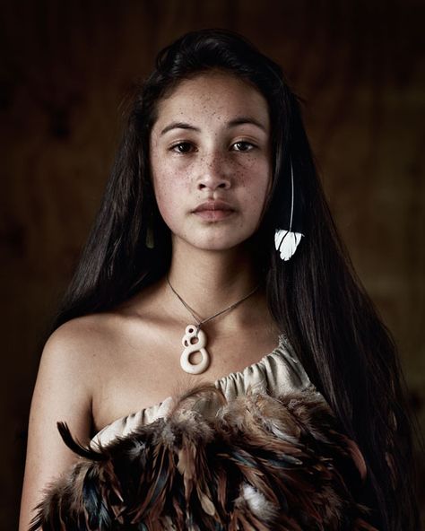 Portraits of the Disappearing Tribes of the World Maori Women, Tribes Of The World, Jimmy Nelson, Maori People, Māori Culture, Indigenous Tribes, Olivia De Havilland, Indigenous Culture, We Are The World