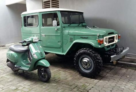 Dijuwal Agak Cepat Toyota Land Cruiser FJ40 Tahun 1980 Original Look - LAPAK MOBIL DAN MOTOR BEKAS Motor Cafe Racer, Motor Klasik, Green Jeep, Toyota Fj40, Classic Motors, Toyota Fj Cruiser, Car Projects, Sepeda Motor, Willys Jeep