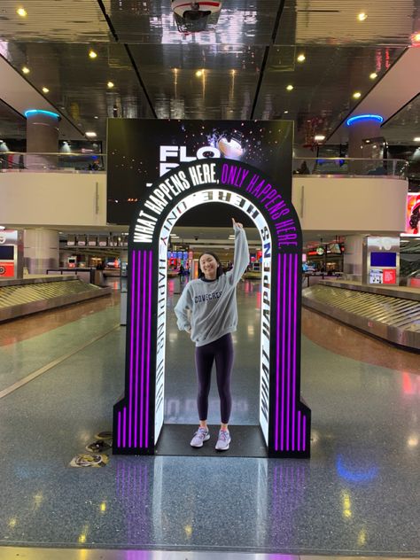 Kiosk Branding, Event Entrance Arch Design, Event Entrance Design, Launch Event Ideas, Magic Mirror Photo Booth, Event Booth Design, Mirror Photo Booth, Event Entrance, Event Booth