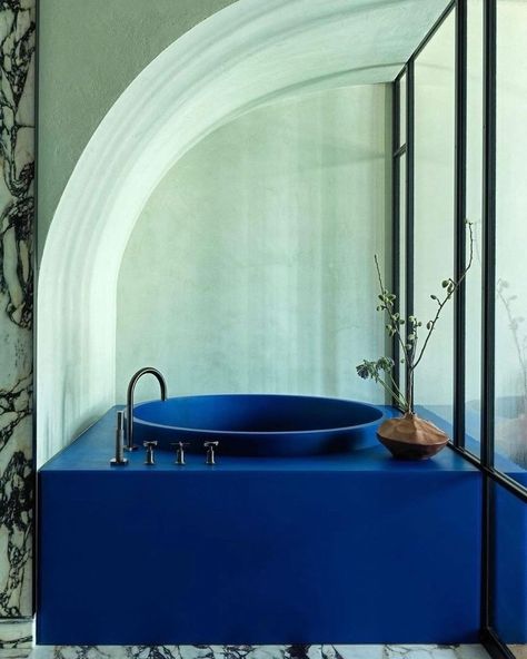 cobalt blue interior design • Instagram Tribeca Apartment, Big Bathtub, Manhattan Apartment, Yves Klein, Est Living, New York City Apartment, Blue Bath, New York Apartment, Amazing Spaces