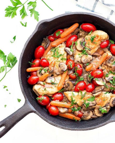 Simple is key & these delicious recipes take it to a whole new level by keeping it all in one pan, pot or skillet. Why create more dishes when you can feast out of just one?! Chicken And Veggies Skillet, Liver Diet Recipes, Healthy Liver Diet, Liver Recipes, Chicken And Veggies, Liver Diet, Healthy Liver, Detox Recipes, What To Eat