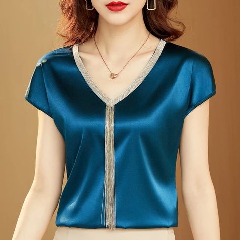 Camisas y blusas de seda para mujer, Tops sólidos con cuello en V, borla de satén, manga de murciélago, holgados, informales, 2022 Crop Top Styles, Women Office, Bat Sleeve, Korean Dress, Loose Outfit, Summer Tank Tops, Dress Top, Office Lady, Solid Tops