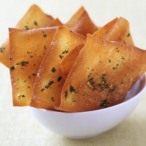 Wonton Wrappers Air Fryer, Wonton Snacks, Wonton Crisps, Baked Wontons, Wonton Wrapper Recipes, Crisps Recipe, Wonton Chips, Won Ton, Wonton Recipes