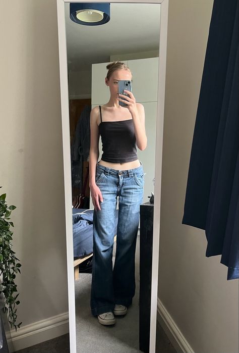 Low Waisted Jeans Flare, Dark Blue Flared Jeans Outfit, Low Waisted Flare Jeans Outfit, Faded Blue Jeans Outfit, Low Waist Flare Jeans Outfit, Low Waisted Flair Jeans, Low Waisted Dark Jeans Outfit, Low Jeans Outfit, Faded Jeans Outfit