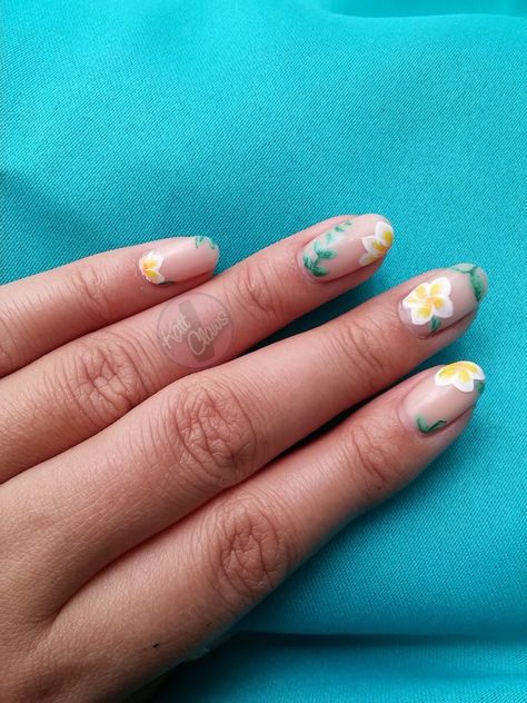 Plumeria! Plumeria Nails, Hawaiian Nails, Petunia Flower, Plumeria Flowers, Flower Nail Designs, Vacation Nails, White Tip, Hawaiian Flowers, The C