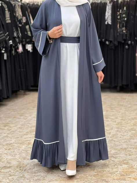 Islamic Fashion Dresses, Abaya Outfit, Abaya Design, Muslim Women Fashion, Fashion Top Outfits, Mode Abaya, Modesty Fashion, Abaya Designs, Muslim Fashion Outfits