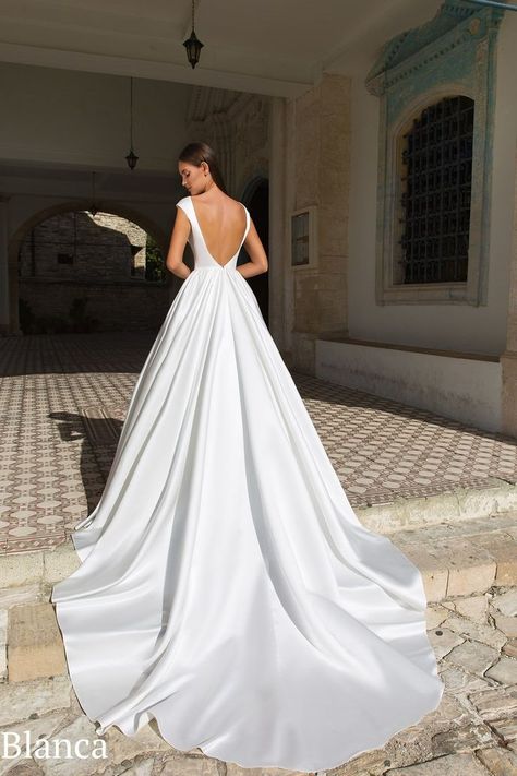 Wedding dress Silk Wedding Dress Ballgown, Elegant Wedding Dress Ballgown, Wedding Dresses Elegant Classy, Poofy Wedding Dress, Wedding Dress Low Back, Plain Wedding Dress, Big Wedding Dresses, Bow Wedding Dress, Long Train Wedding Dress