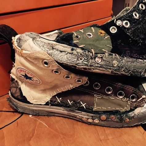 Worn Shoes Aesthetic, Patches On Converse, Converse Repair, Worn Sneakers, Grunge Shoes, Star Converse, Riot Grrrl, Shoe Inspo, Punk Outfits