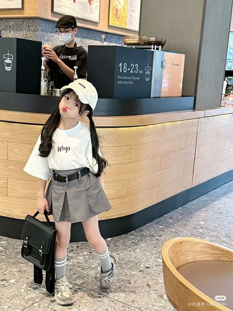 #KidsFashion #CuteKidsOutfits #MiniFashionistas #KidsStyle #TrendyKids #LittleFashionistas #KidsClothing #StylishKids #KidsOOTD #KidsWardrobe Magical Childhood, Kids Outfits Daughters, Ootd Korean Style, Parents Love, Kids Ootd, Kids Dress Up, Children Playing, Trendy Kids