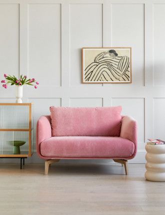 Love Sofa In Bedroom, Pink Green Bedroom Ideas, Bedroom Love Seat, Love Seat Sofa Small Spaces, Pink Chairs Living Room, Pink Love Seat, Munich Apartment, Love Seat Couch, Velvet Love Seat