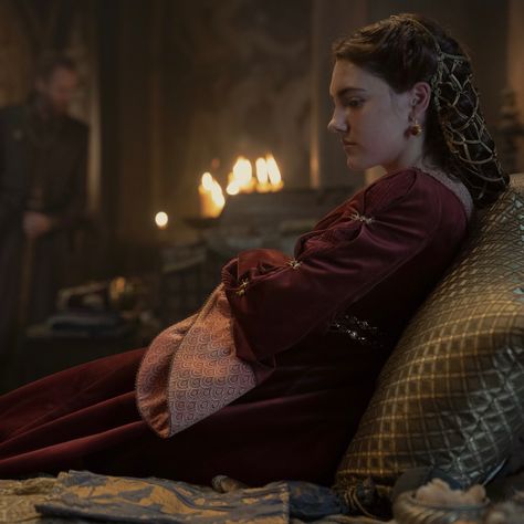 Pregnant Queen, Queen Alicent Hightower, Queen Alicent, Header Art, Family Archive, Emily Carey, Bump Pictures, Game Of Thrones Cast, Olivia Cooke