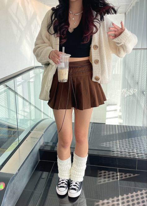 Pretty Outfits With Skirts, Outfits With Cardigans And Skirt, Mini Skirt Cardigan Outfit, Outfits With Long Skirts Black, Consort Outfit, Malaga Outfit Ideas, Big Shirt And Skirt Outfit, Cute Outfit With Skirt, Cardigan Outfit Skirt