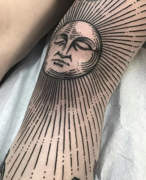 Tattoo Going Up Arm, Sun Tattoo On Knee Cap, Lighting Leg Tattoo, Engraver Tattoo, Elbow Cuff Tattoo, Grid Tattoo Design, Circular Cover Up Tattoo, Sunburst Elbow Tattoo, Elbow Cap Tattoo