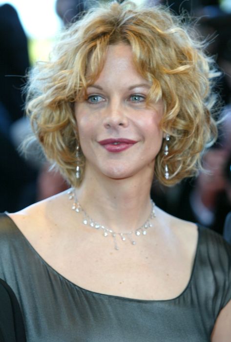 Meg Ryan Makes Rare Appearance at the CFDA Awards — See the Stunning Photos! Meg Ryan Haircuts, Meg Ryan Hairstyles, Tan Skin Blonde Hair, Meg Ryan, Short Curly Haircuts, Haircuts For Curly Hair, Short Cut, Curly Hair Cuts, Short Curly Hair