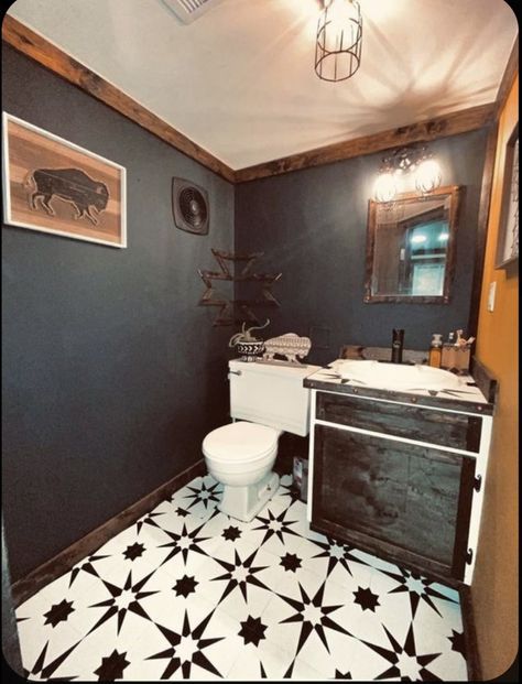 Modern Southwestern Bathroom, Western Home Wall Color, Western Style Curtain Ideas, Bathroom Remodel Western Style, Cowhide Bathroom Rug, Western Small Bathroom Ideas, Western Inspired Kitchen, Small Bathroom Western, Western Laundry Room Decor