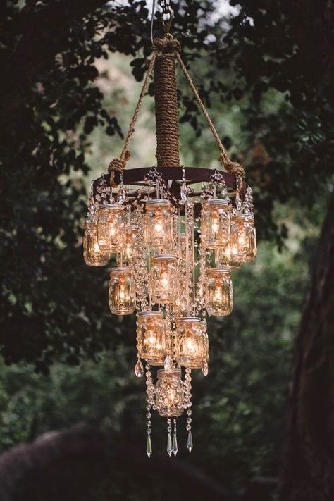 Kattokruunu Diy, Mason Jar Garden, Diy Mason Jar Lights, Solar Chandelier, Chandelier Diy, Solar Lights Diy, Solar Light Crafts, Jar Chandelier, Mason Jar Chandelier