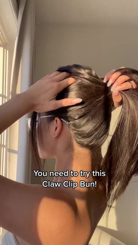 Claw Clip Bun, Clip Bun, Easy Hair Updos, Hair Tips Video, Clip Hairstyles, Peinados Fáciles Para Cabello Corto, Hair Stylies, Work Hairstyles, Bun Hairstyles For Long Hair