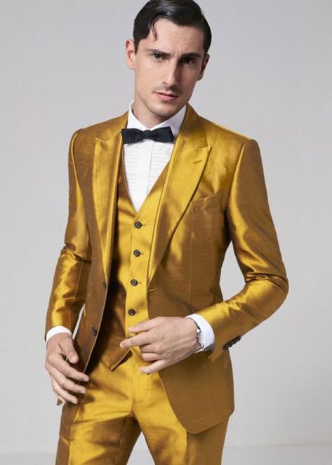 Gold Pants Outfit, Cool Tuxedos, Tuxedo Prom, Formal Suits Men, Tuxedo Colors, Gold Man, Outfit Yellow, Prom Tuxedo, Gold Suit