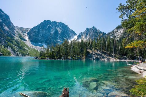 Colchuck Lake & Tye Haus #Seattle #Washington #ColchuckLake Colchuck Lake, Female Hiker, Washington Hikes, Washington Travel, Outdoor Vacation, Hiking Spots, Family Camping Trip, The Enchantments, Ancient Forest