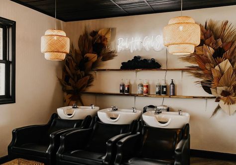 Salon Shampoo Area, Girl Salon, Manicure Tables, Nail Salon Equipment, Minerva Beauty, In The Feels, Barber Chairs, Salon Pictures, Beauty Salon Furniture