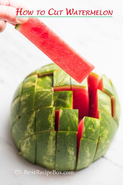 Cut Watermelon Easy, Eating Watermelon, Cut Watermelon, Watermelon Salad, Watermelon Recipes, Fruit Dishes, Easter Decorations Diy Easy, Fruit Recipes, Fruits And Veggies