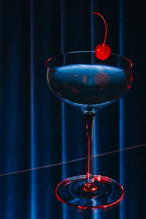 Blue and red cocktail art Blue Martini, 달력 디자인, Cocktail Photography, Glass Photography, Cocktail Art, Foto Art, Photo Series, Retro Futurism, Fashion Editorial