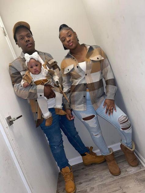 Black Family Thanksgiving Pictures, Thanksgiving Couple Outfits Black People, Thanksgiving Couple Outfits, Couples Outfits Black People, Timberland Outfits, African American Family, Thanksgiving Pictures, Funny Black People, Black Family