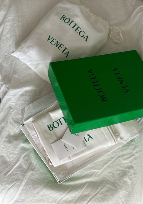 bottega veneta box Pr Box Aesthetic, Bottega Veneta Packaging, Models Architecture, Paper Carrier Bags, Gift Photography, Concept Models Architecture, Gifts Photography, Brand Board, Carrier Bag