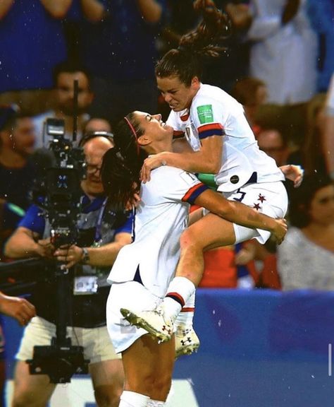 Us Womens Soccer, Player Aesthetic, Usa Soccer Team, Soccer Women, Uswnt Soccer, Soccer Stuff, Women's Soccer Team, Strong Independent, Alex Morgan